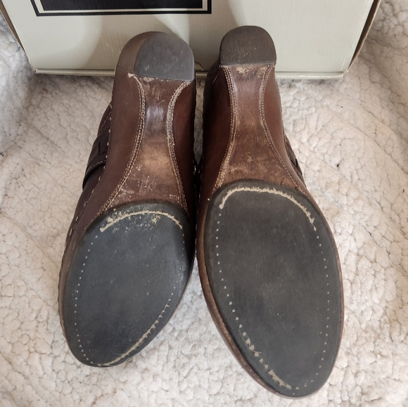 Frye Women's Brown Leather Clogs, size 9 - Picture 3 of 7
